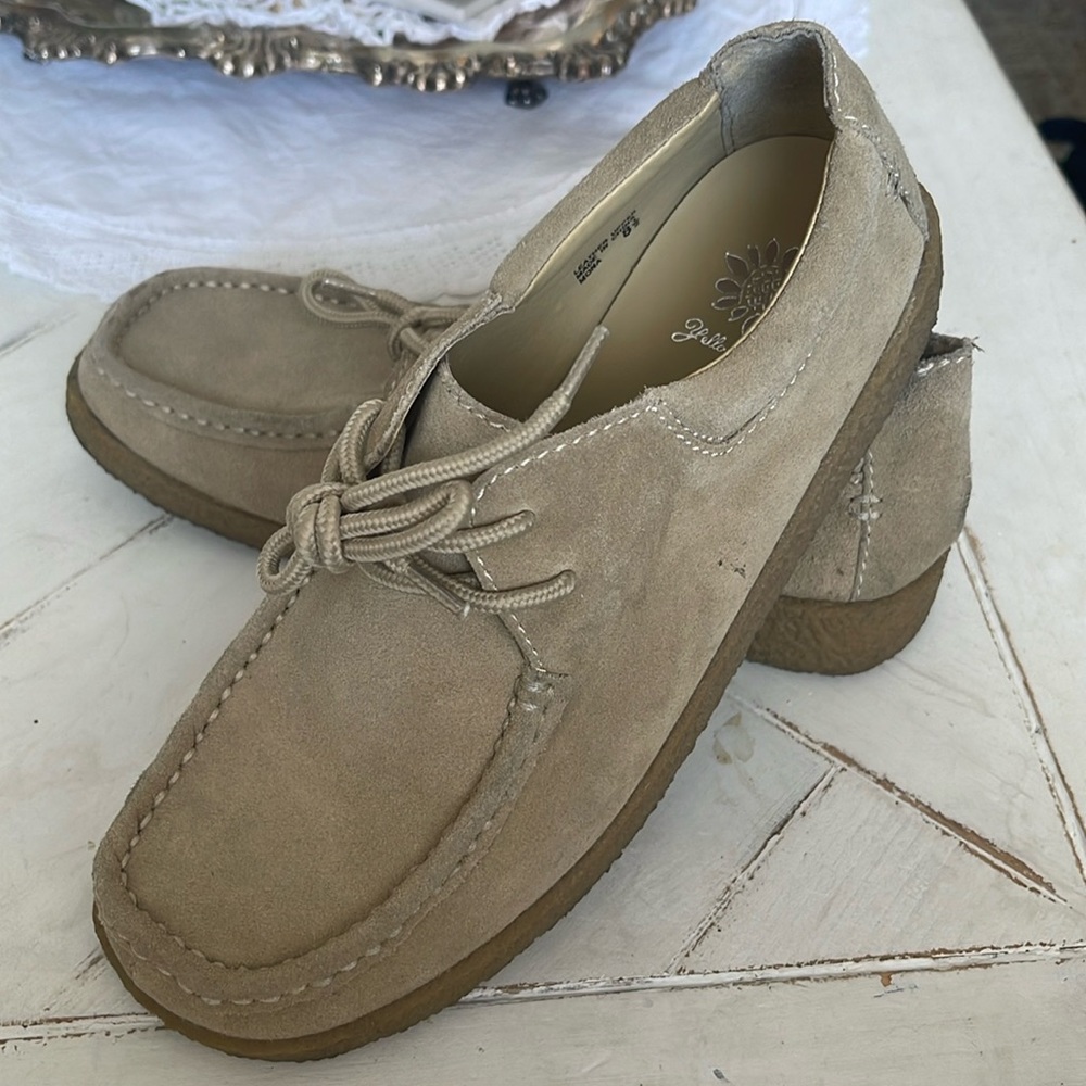 Yellow box women’s size 8.5 casual loafers